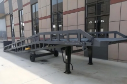 青島地區(qū)登車橋設(shè)備應(yīng)用全解析：選型、優(yōu)勢與常見問題